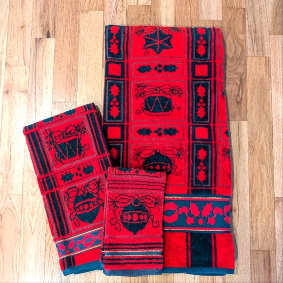 Vintage Red Christmas Holiday Towel set Green Gold Holly Ornaments Set Of 3 - Picture 2 of 16